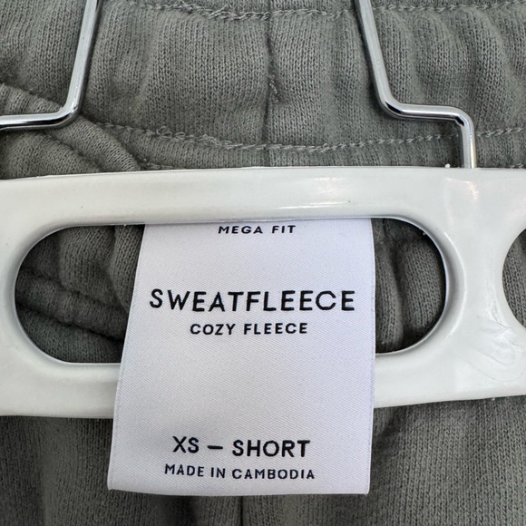 Aritzia Sweatfleece Mega Cargo Army Green - Picture 3 of 5